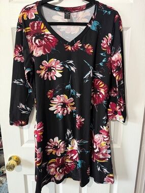 Black Floral V‑Neck Long Sleeve Dress with Berry Blooms
